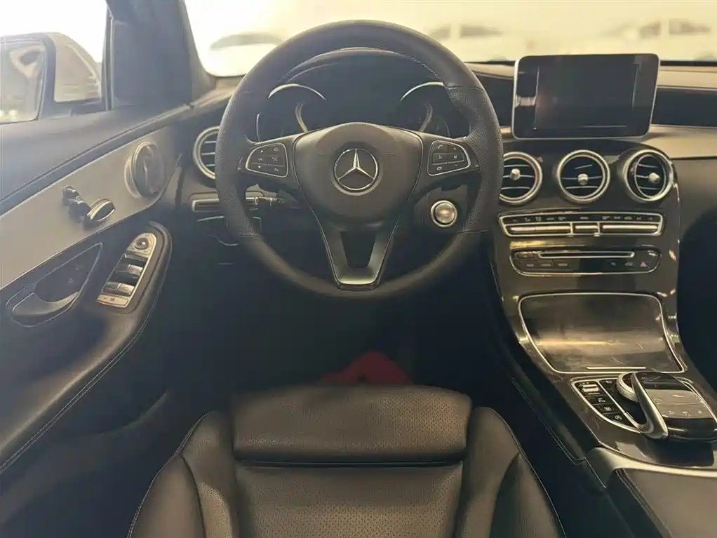 Mercedes-Benz GLC 2018 — фото 9