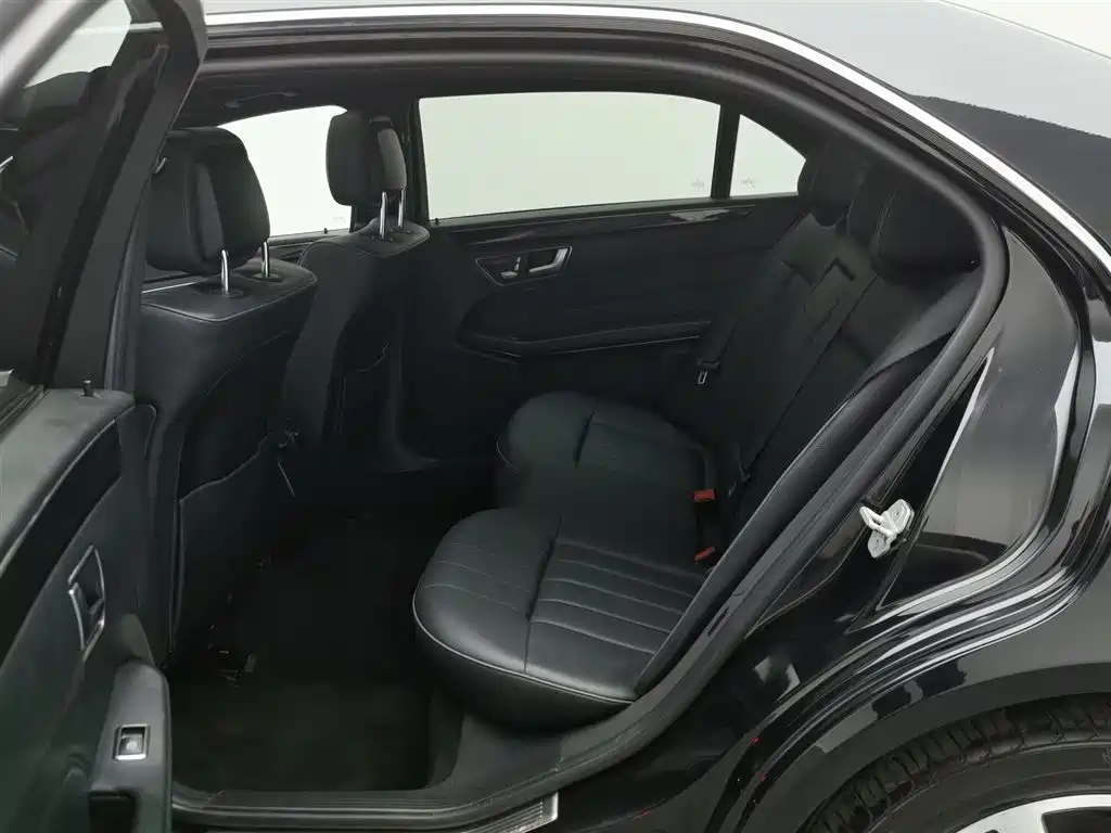 Mercedes-Benz E-Class 2014 — фото 15