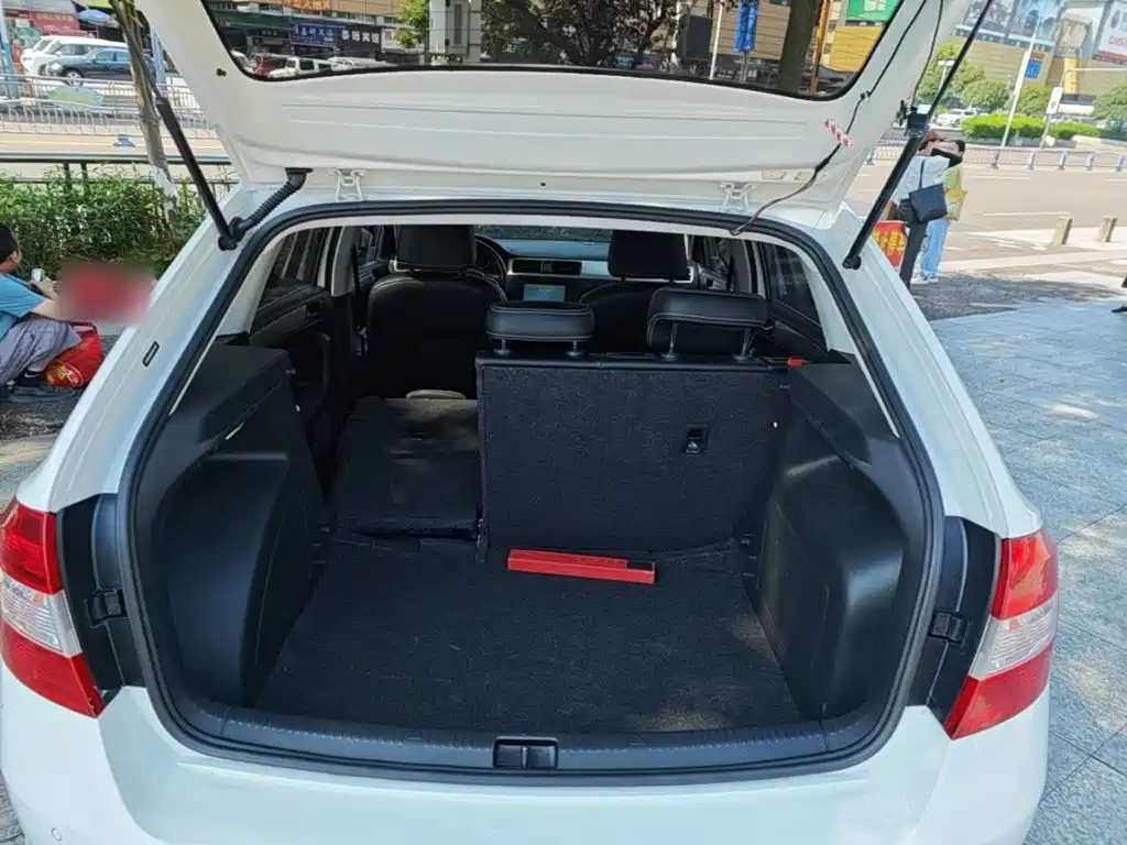 Skoda Rapid Spaceback 2019 — фото 19