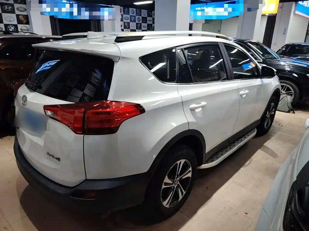 Toyota RAV4 2015 — фото 7