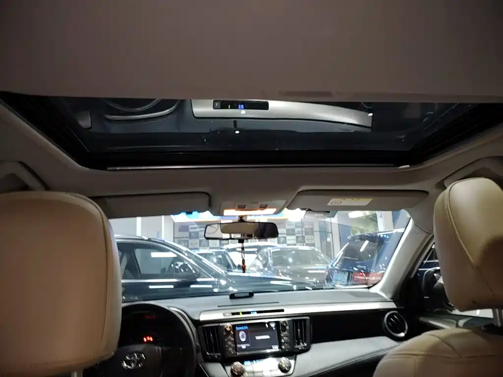 Toyota RAV4 2015 — фото 18
