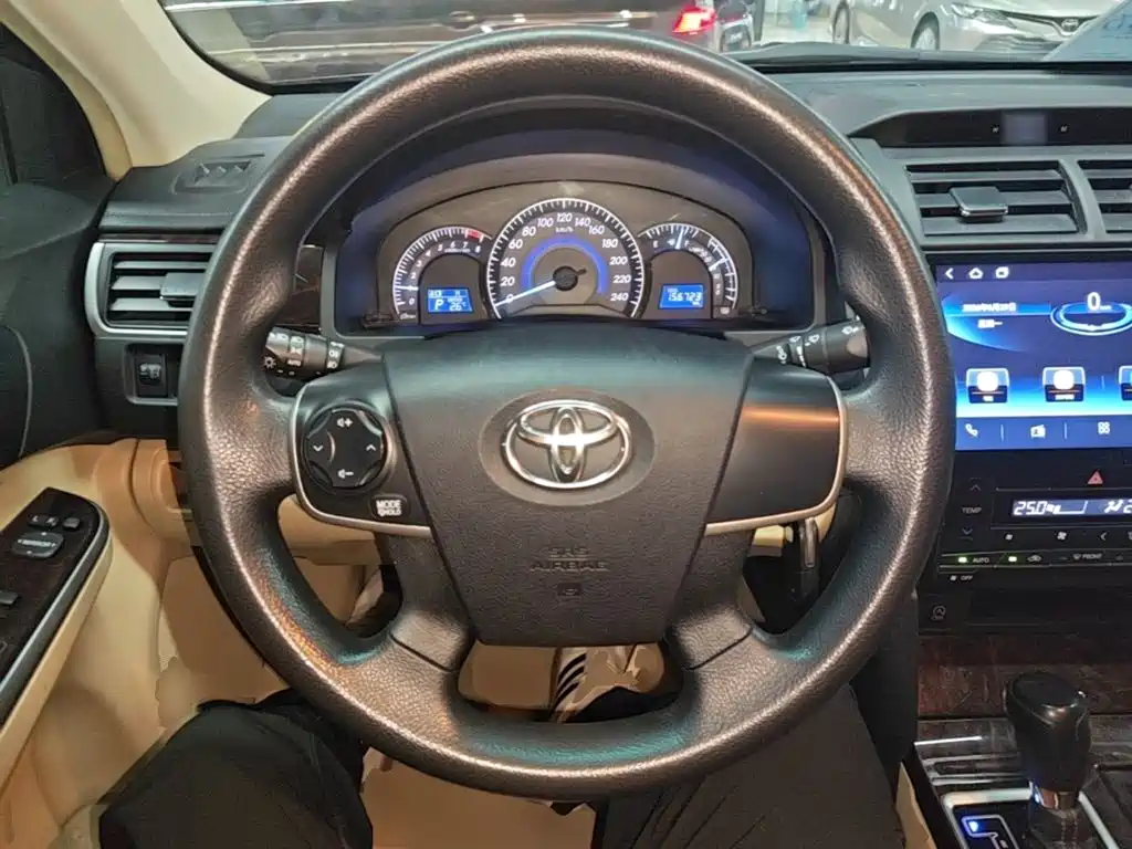 Toyota Camry 2016 — фото 11