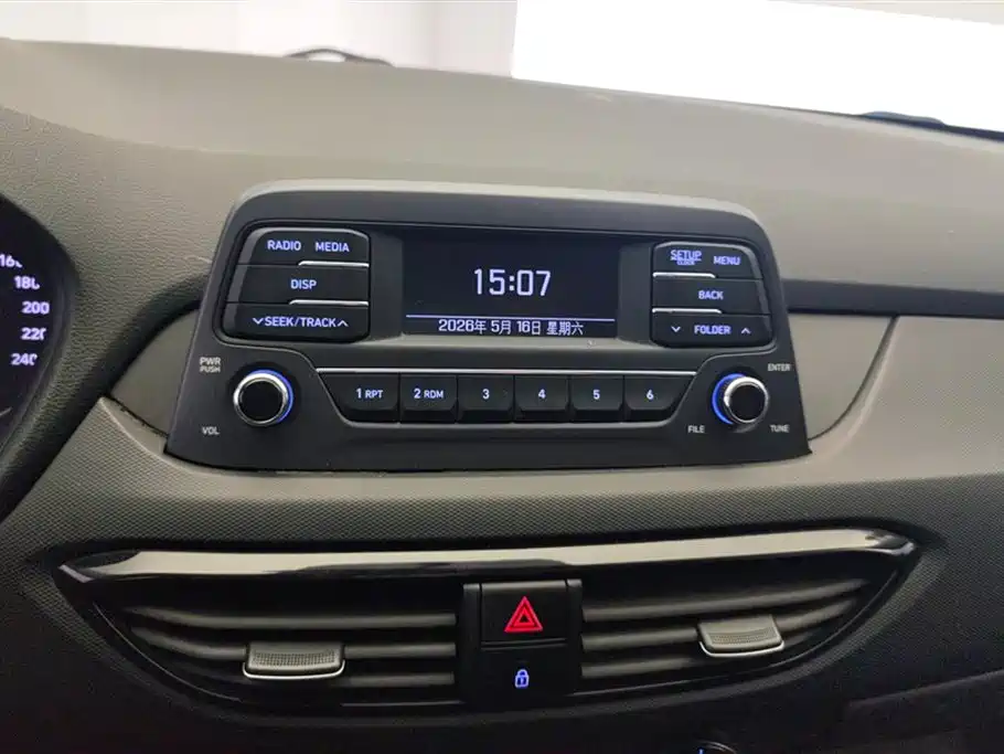 Hyundai Elantra 2019 — фото 13