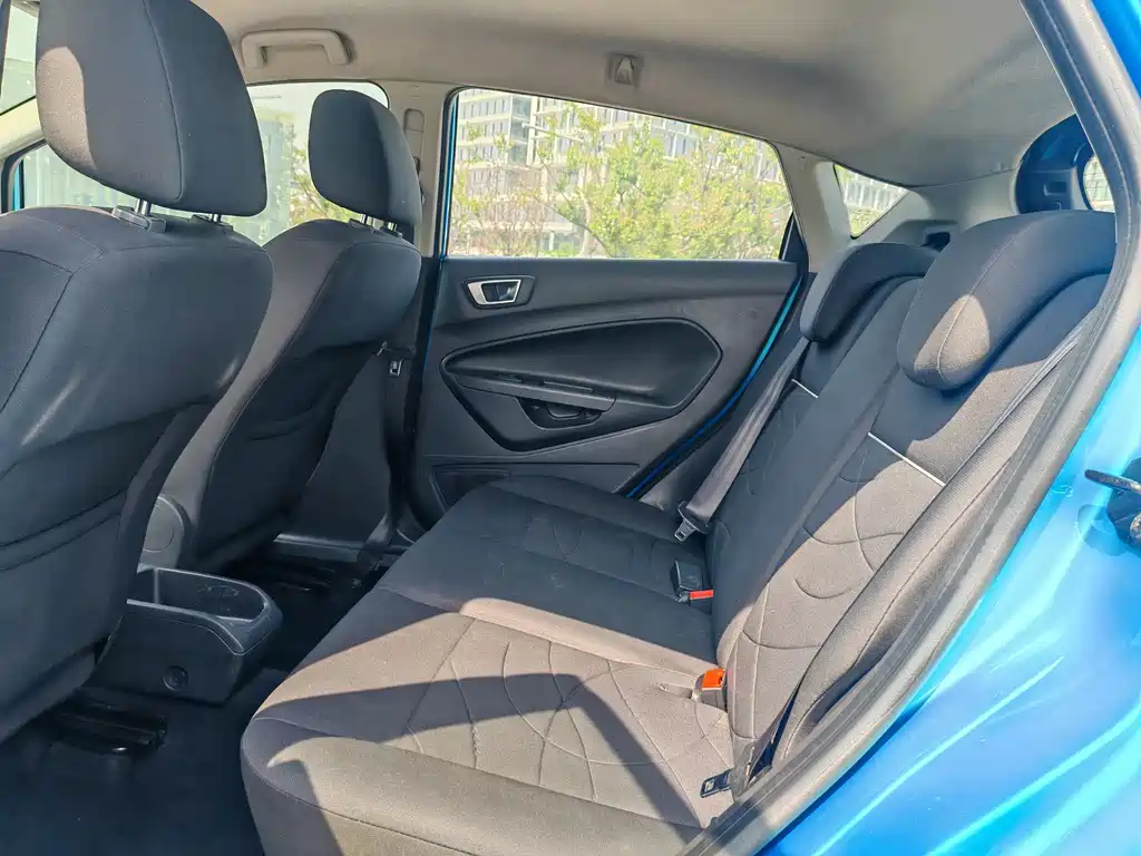 Ford Fiesta 2014 — фото 10
