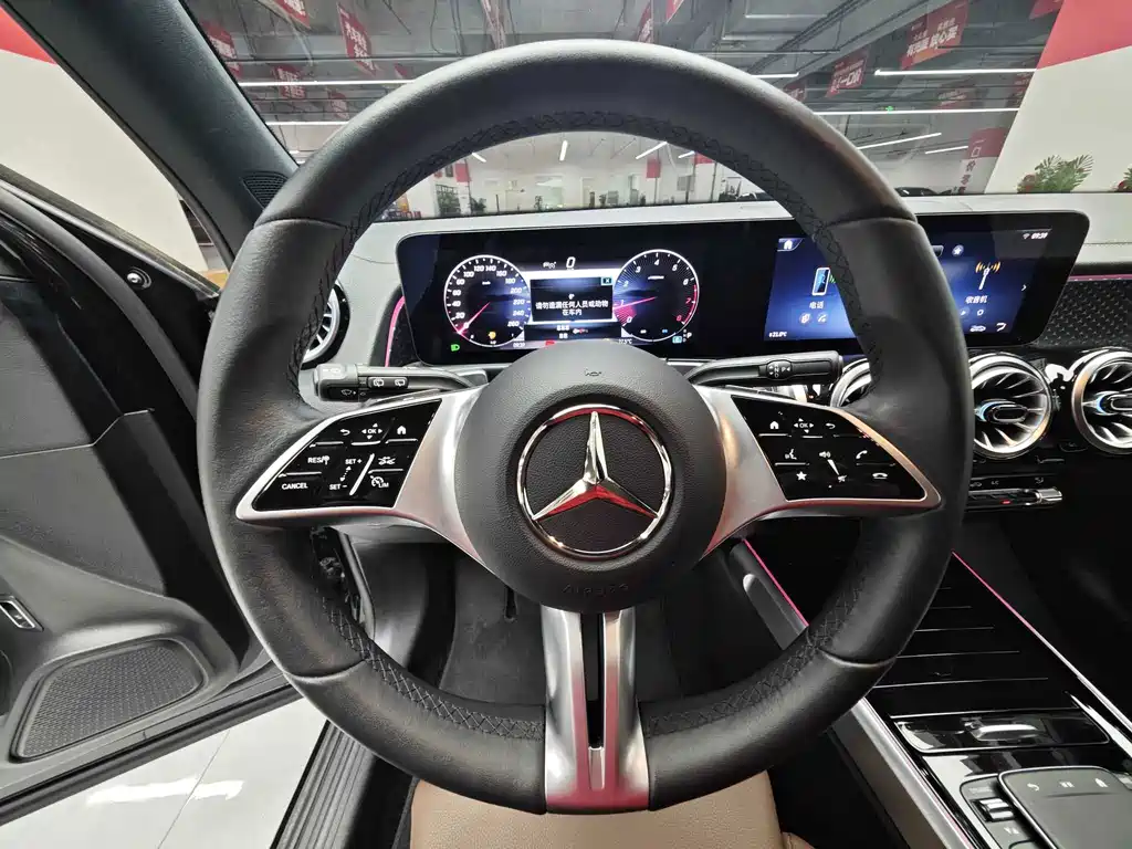 Mercedes-Benz GLB 2024
