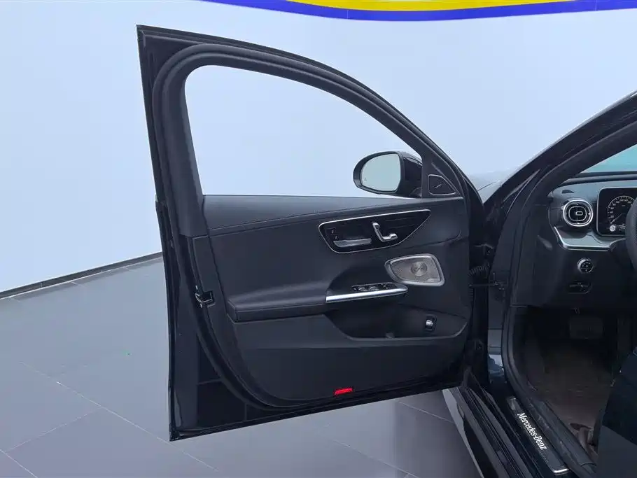 Mercedes-Benz C-Class 2024