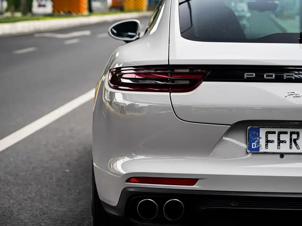 Porsche Panamera 2018 — фото 22