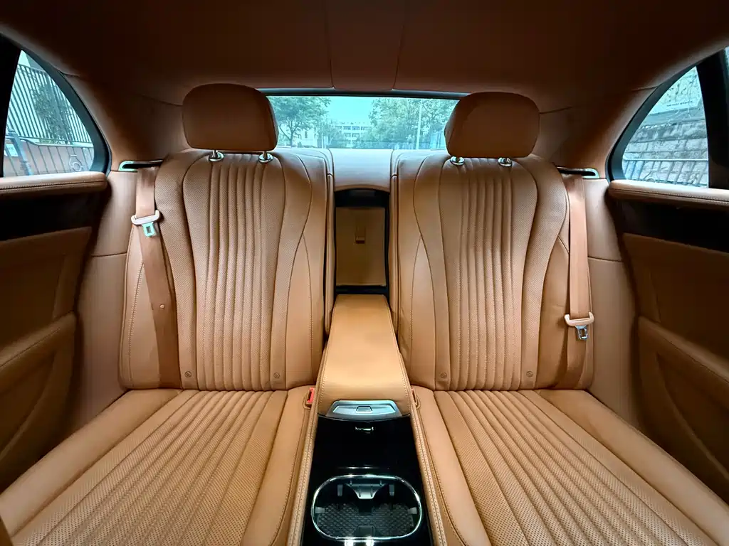 Bentley Flying Spur 2017 — фото 11