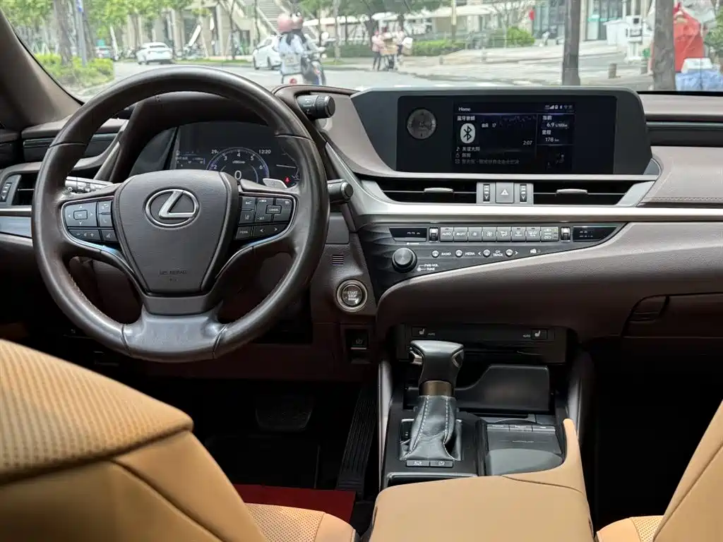Lexus ES 2019 — фото 7