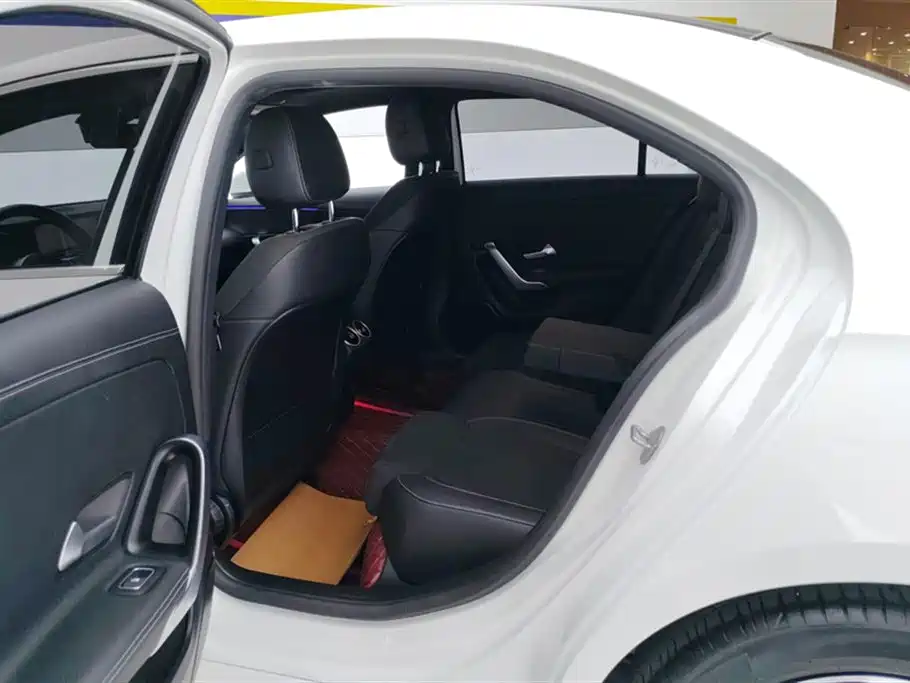 Mercedes-Benz A-Class 2022 — фото 11