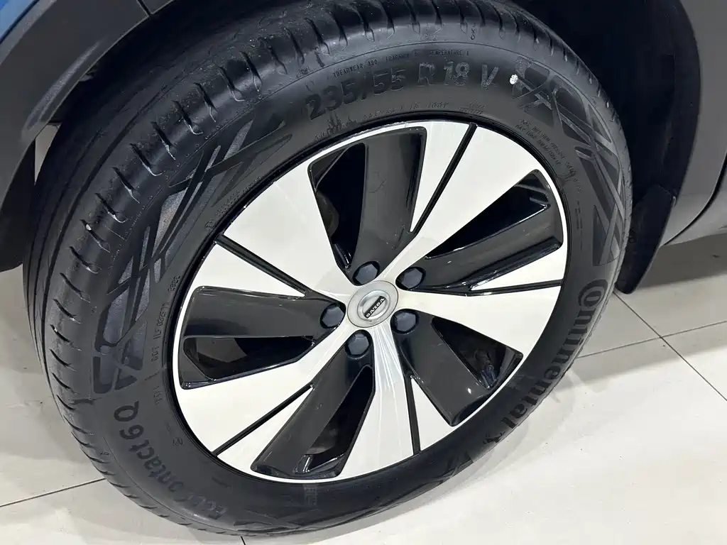 Volvo XC40 2022 — фото 19