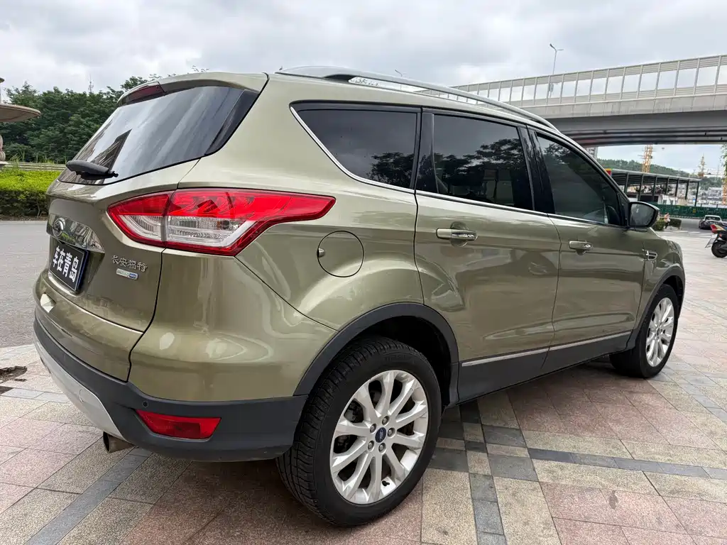 Ford Kuga 2013 — фото 12