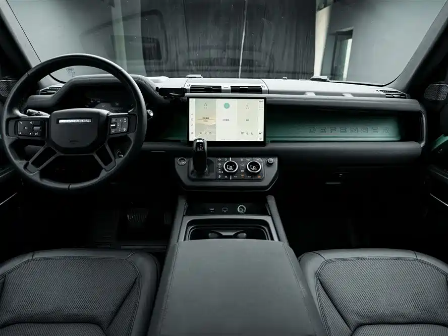 Land Rover Defender 2023 — фото 11