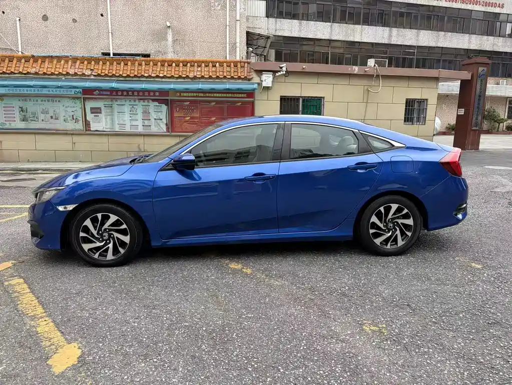 Honda Civic 2018 — фото 8
