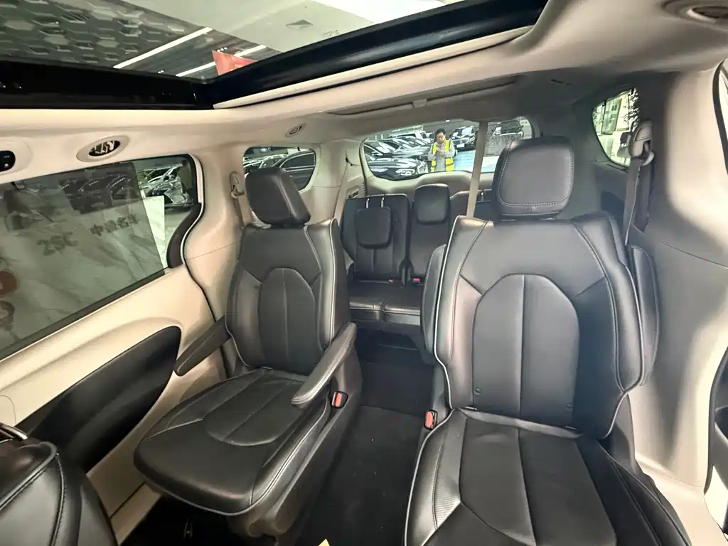Chrysler Grand Voyager 2019 — фото 14