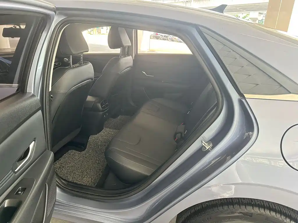 Hyundai Elantra 2023