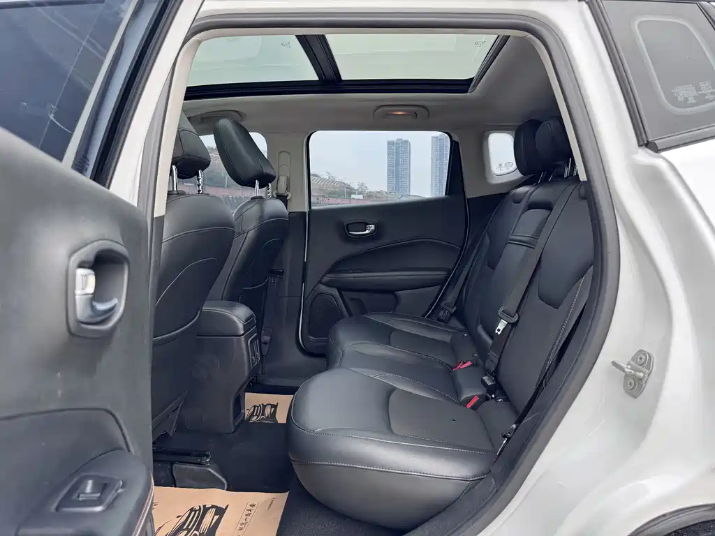 Jeep Compass 2020 — фото 11