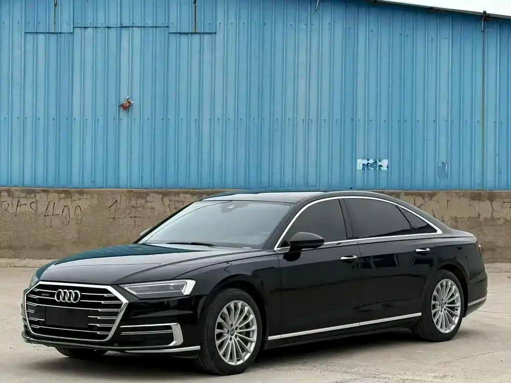 Audi A8 2019 — фото 1