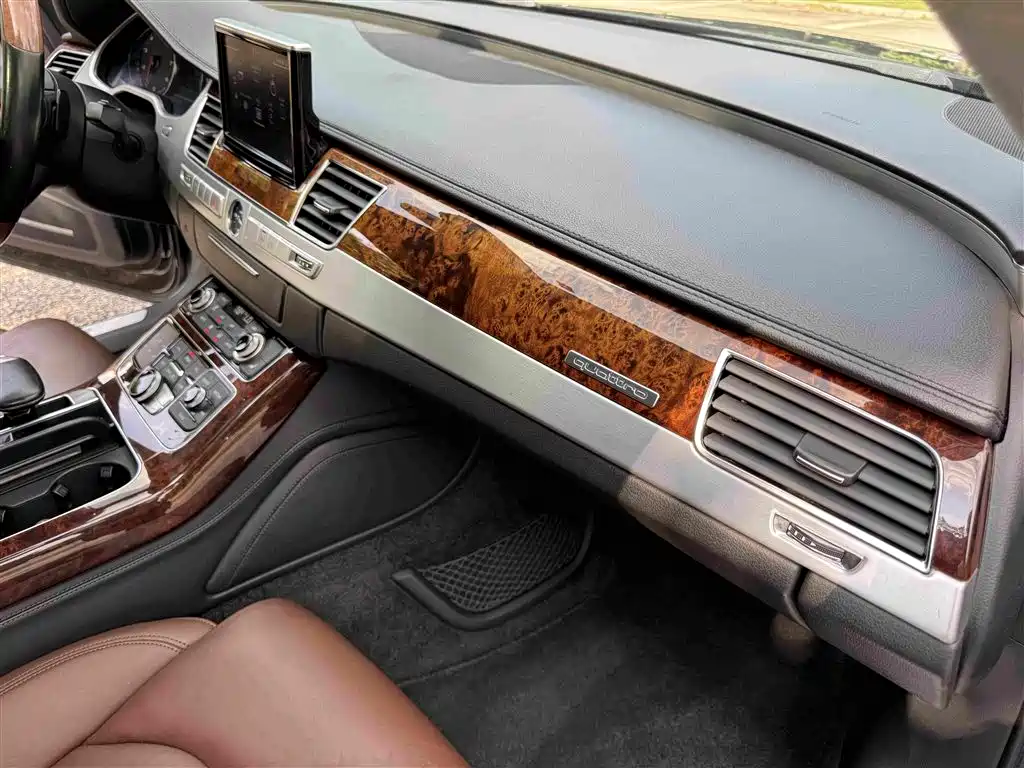 Audi A8 2014 — фото 45
