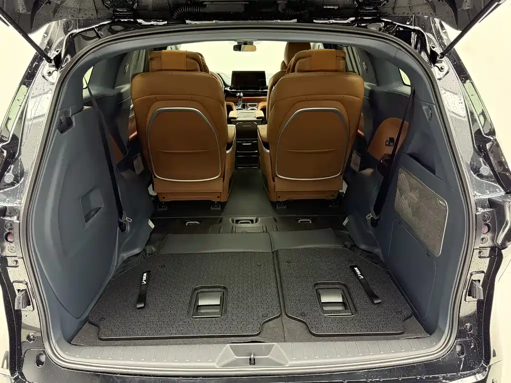 Toyota Granvia — фото 13