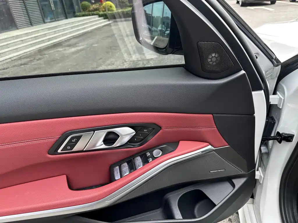 BMW 3 Series 2024 — фото 18