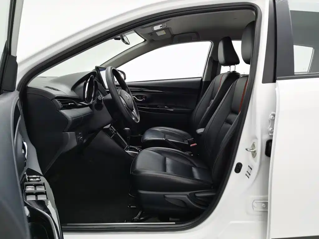 Toyota Yaris L 2020 — фото 10