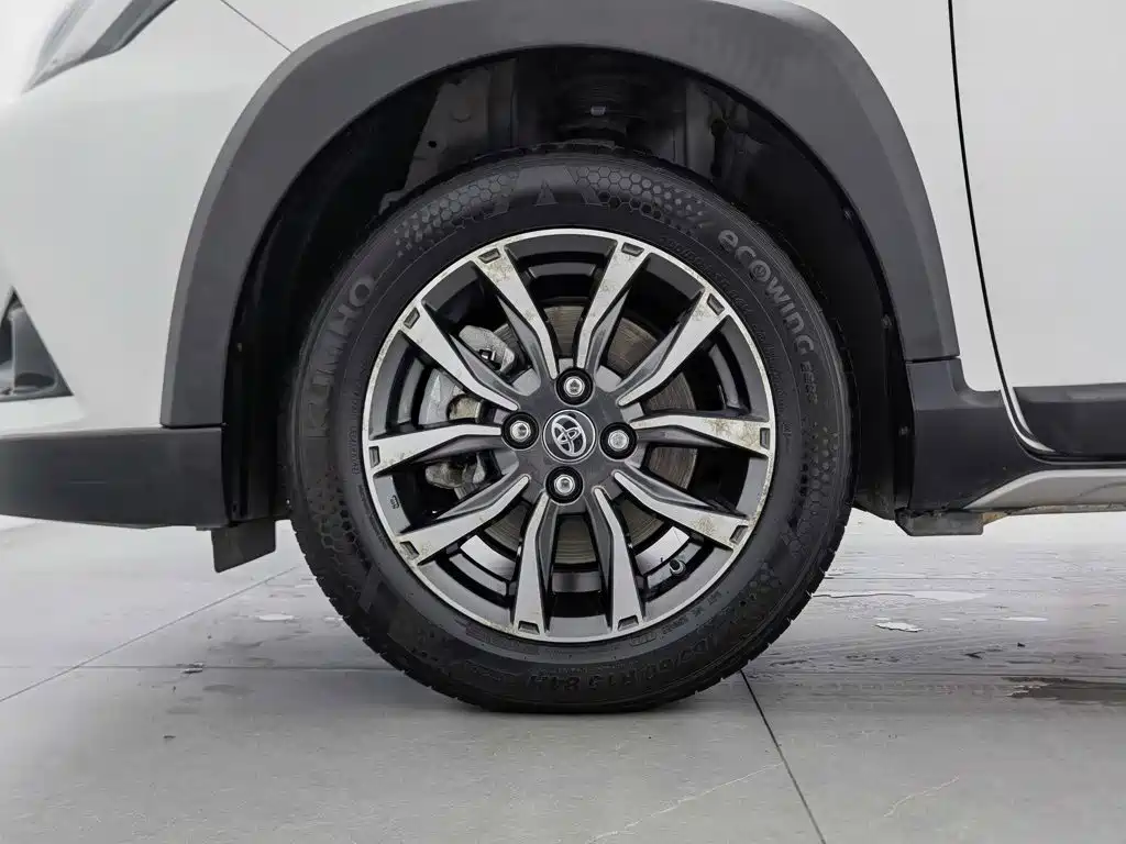 Toyota Yaris L 2020 — фото 17