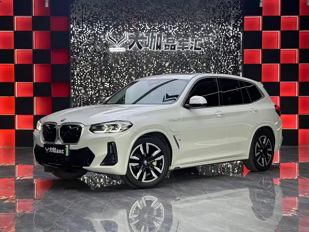 BMW iX3 2024 — фото 1