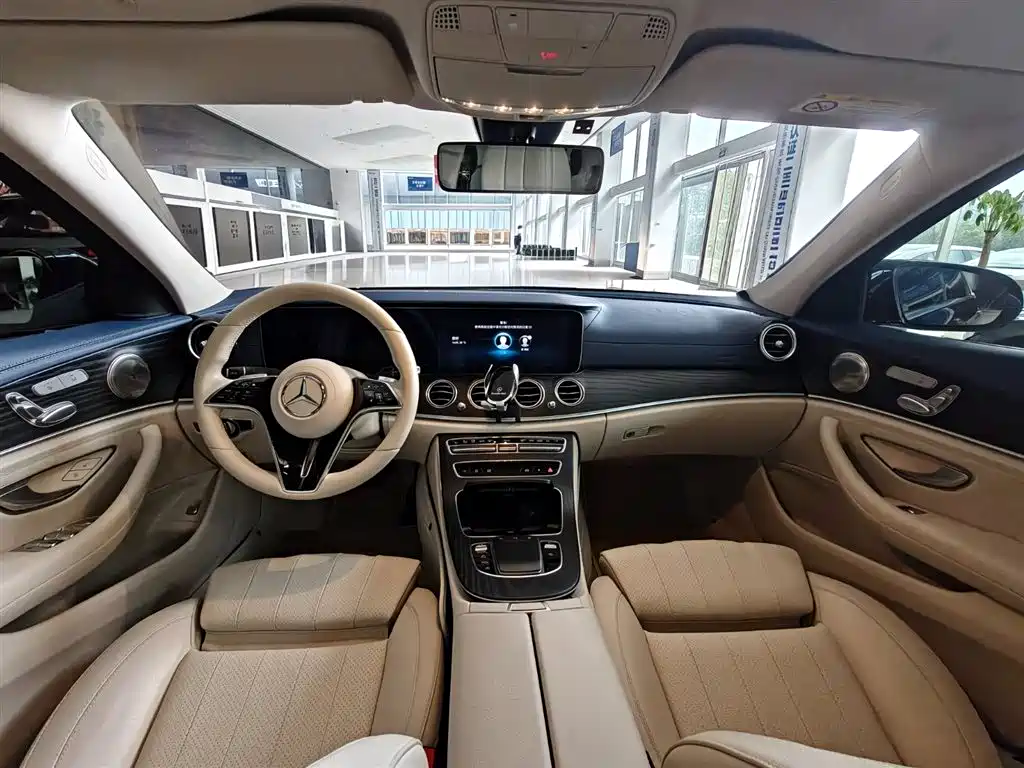 Mercedes-Benz E-Class 2022 — фото 9