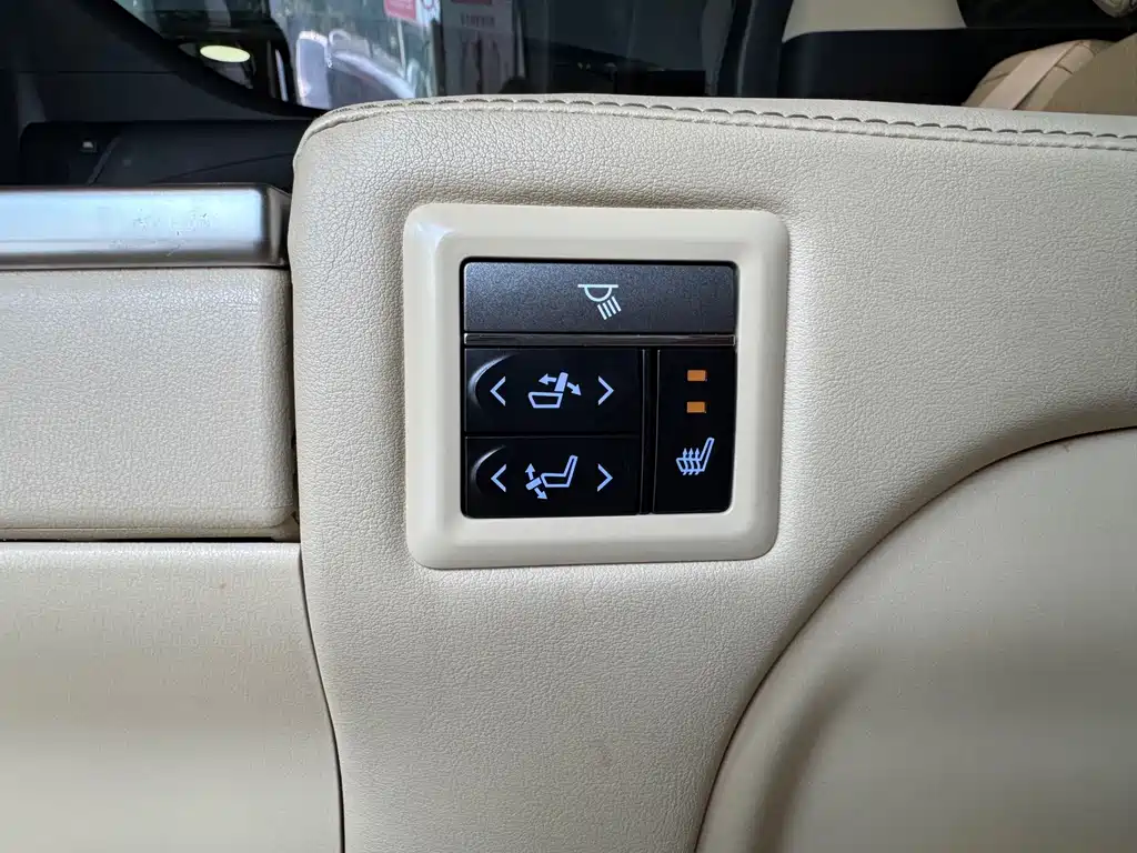 Toyota Alphard 2018 — фото 21