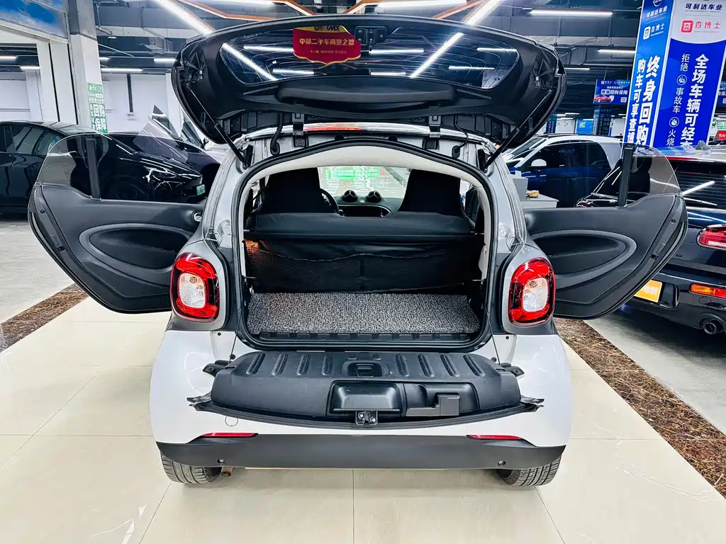 smart Fortwo 2018 — фото 16