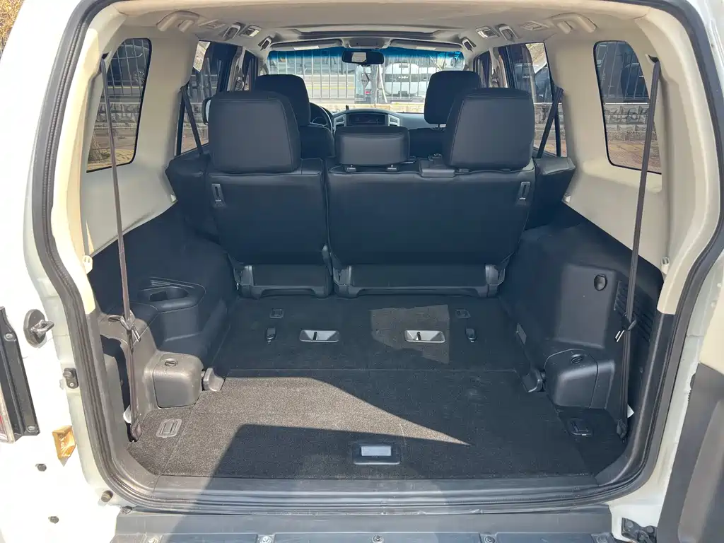 Mitsubishi Pajero 2018 — фото 10