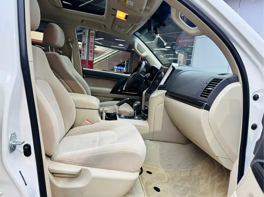 Toyota Land Cruiser 2020 — фото 18
