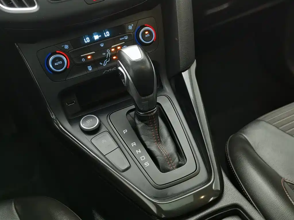 Ford Focus 2017 — фото 13