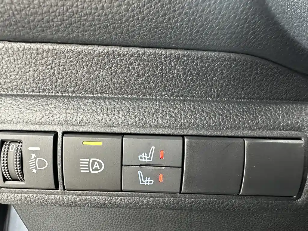 Toyota Corolla 2023 — фото 13