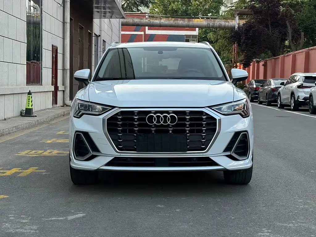 Audi Q3 2022 — фото 2
