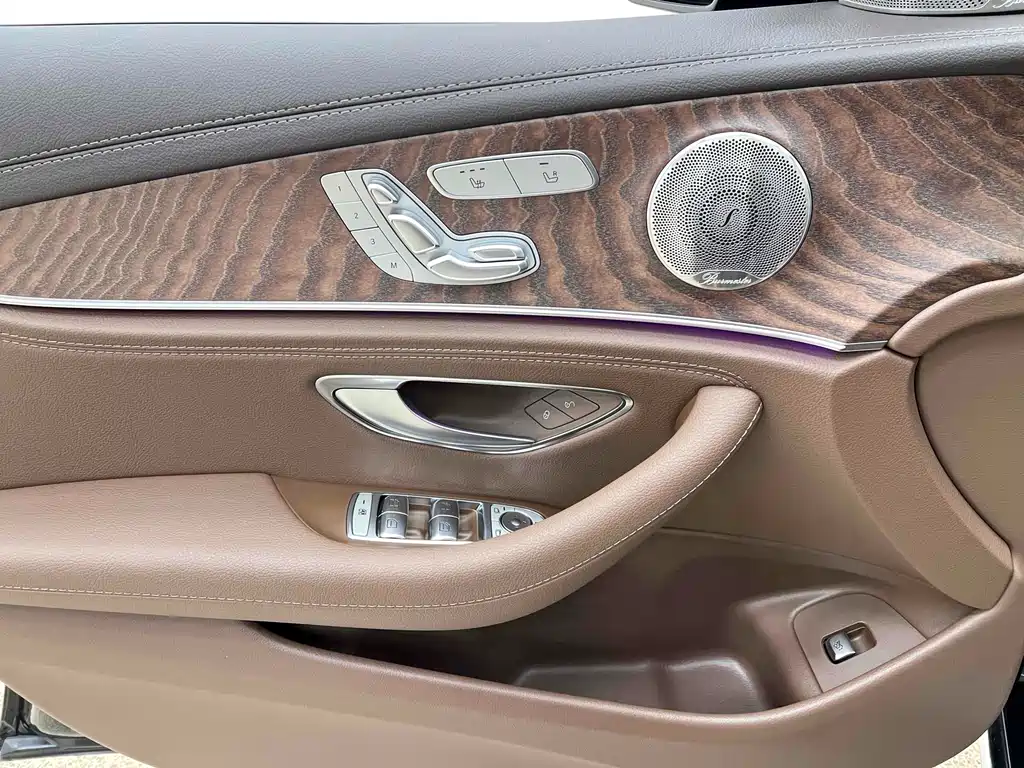 Mercedes-Benz E-Class 2023 — фото 12