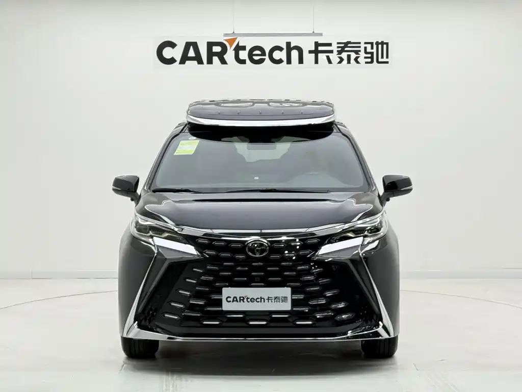 Toyota Granvia — фото 2