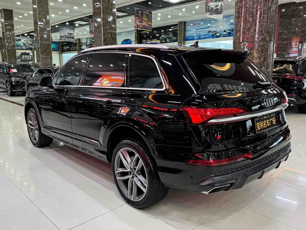 Audi Q7 2025 — фото 14
