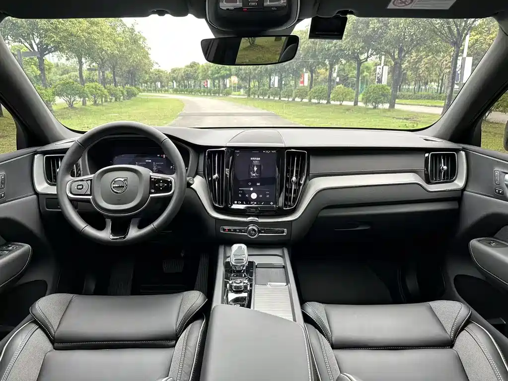 Volvo XC60 PHEV 2025 — фото 7