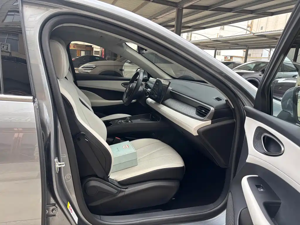 BYD Seal 05 DM-i 2025 — фото 13