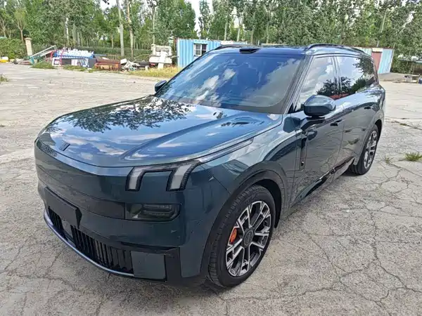 Lynk & Co 900 2025