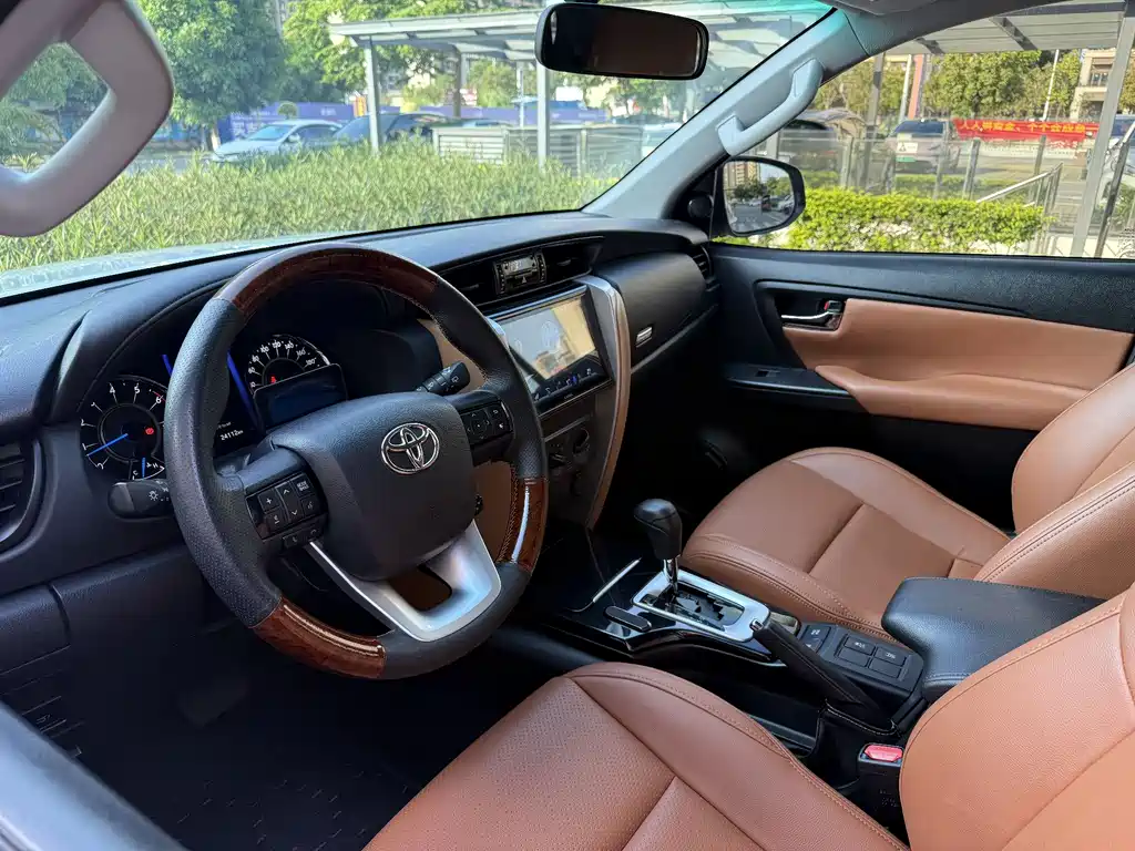 Toyota Fortuner 2020 — фото 7