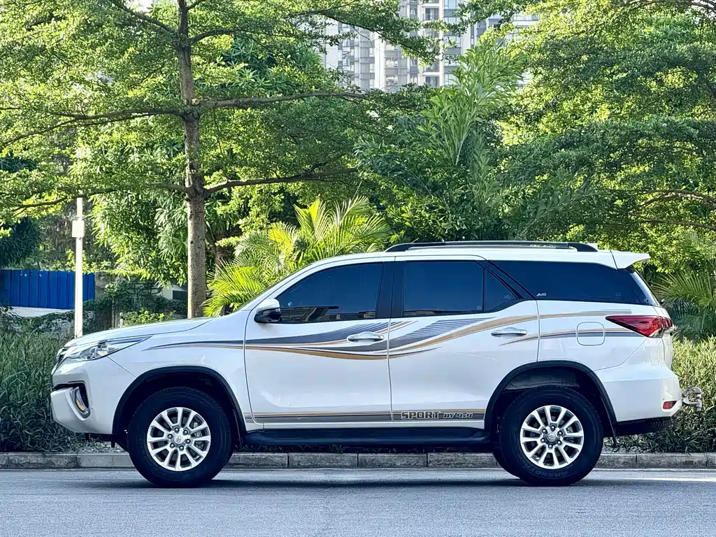 Toyota Fortuner 2020 — фото 5