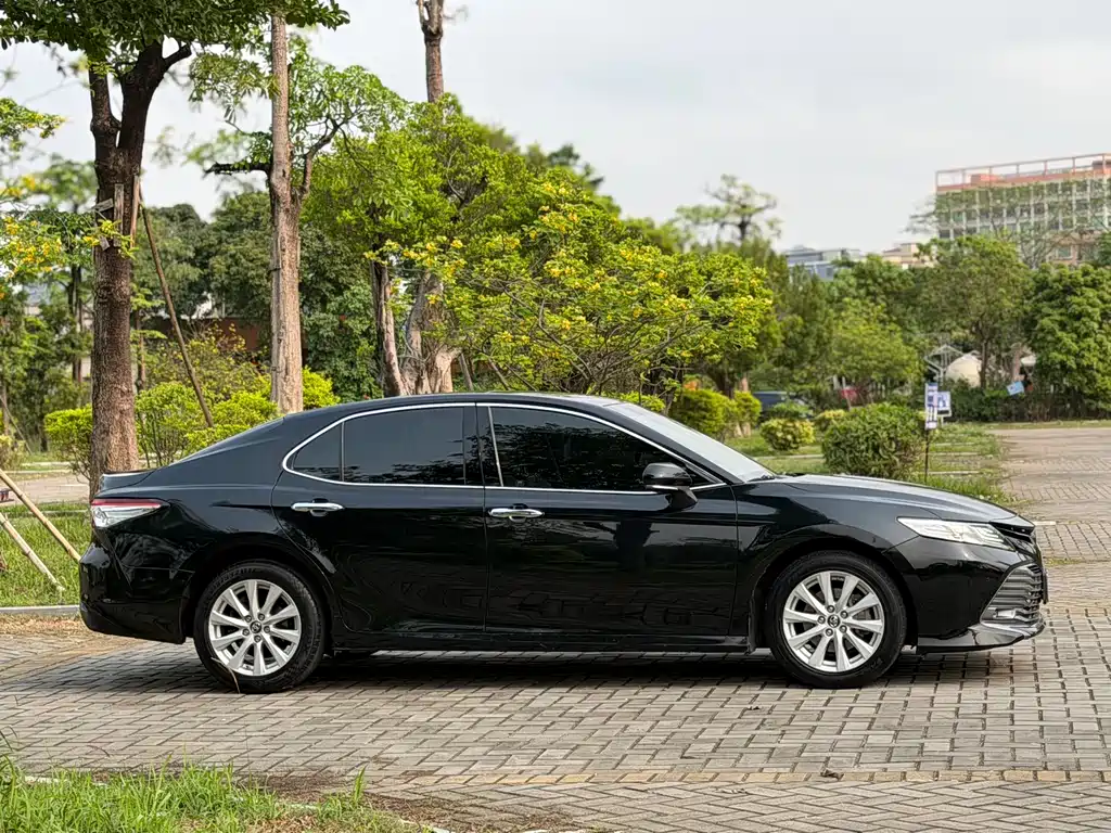 Toyota Camry 2018 — фото 4