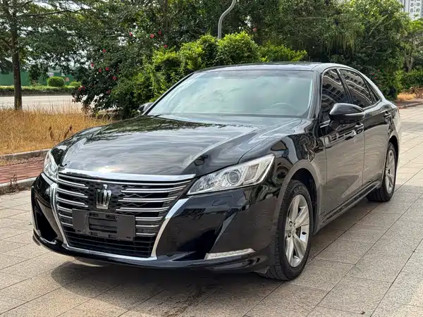 Toyota Crown 2018