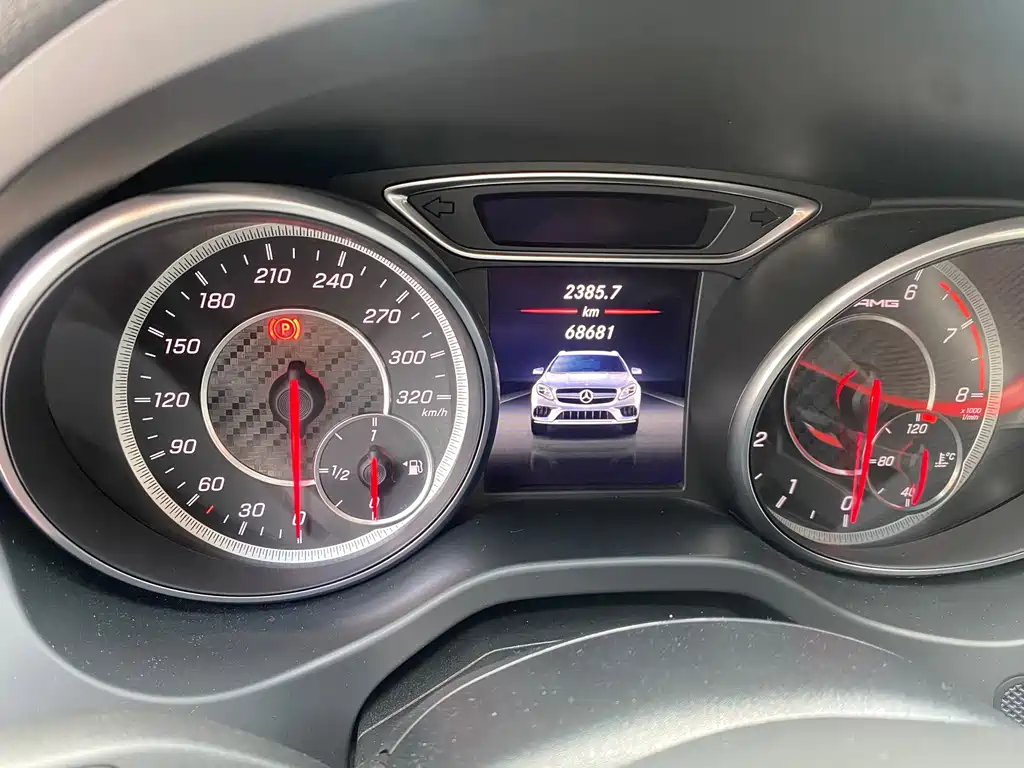 Mercedes-Benz GLA AMG 2020 — фото 17
