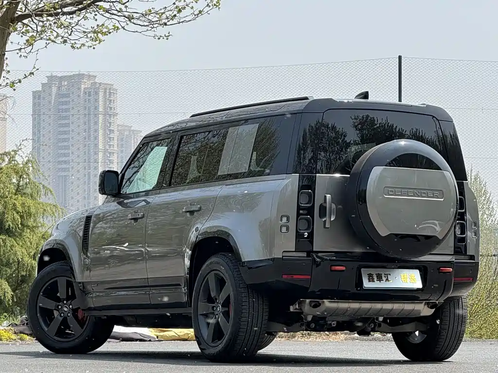 Land Rover Defender 2024 — фото 12