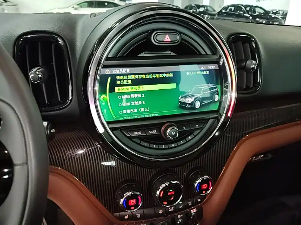 MINI Countryman 2019 — фото 13