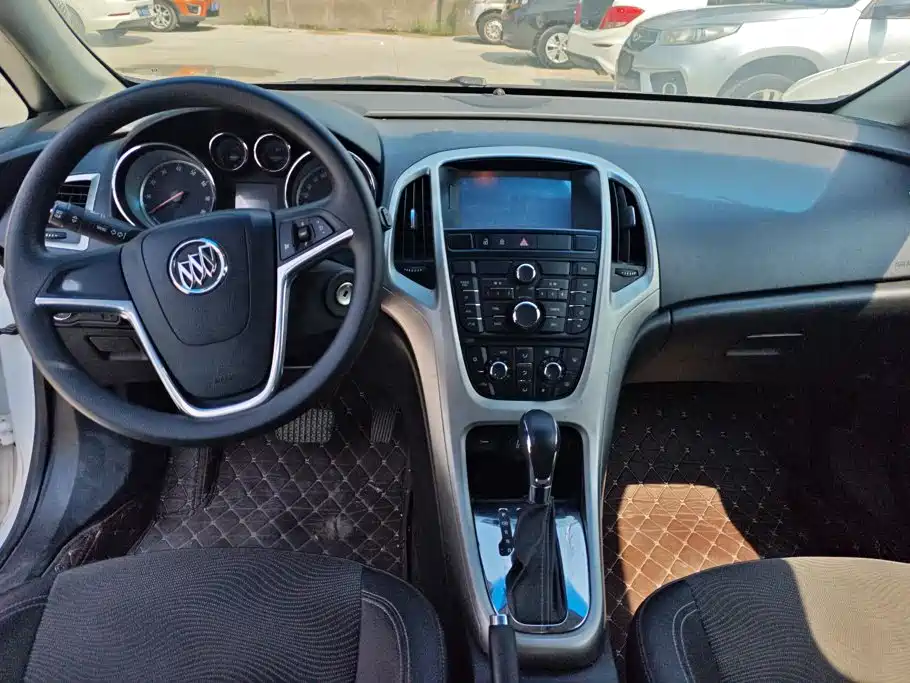 Buick Excelle 2014 — фото 12